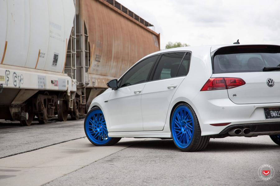 Детали экстерьера Volkswagen Golf R on Vossen Wheels (LC-105T) 2017 года  (фото 5 из 23)